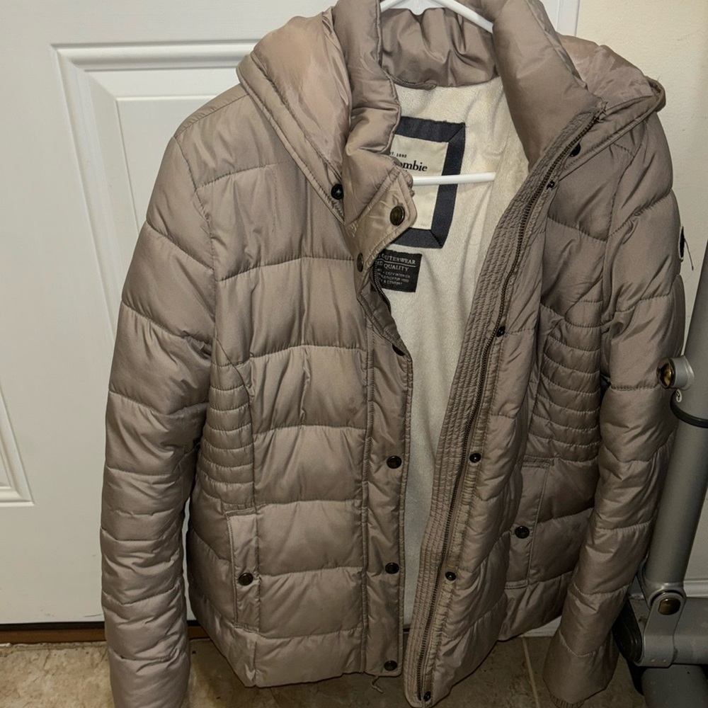 Abercrombie jacket size xl cream color warm jacket